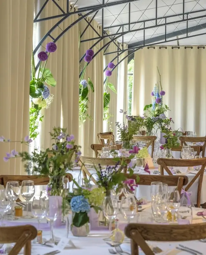 L’Orangerie du Manoir à Oberhaslach, lieu de réception en Alsace inspiré de l’architecture Baltard, idéal pour mariages et événements élégants.