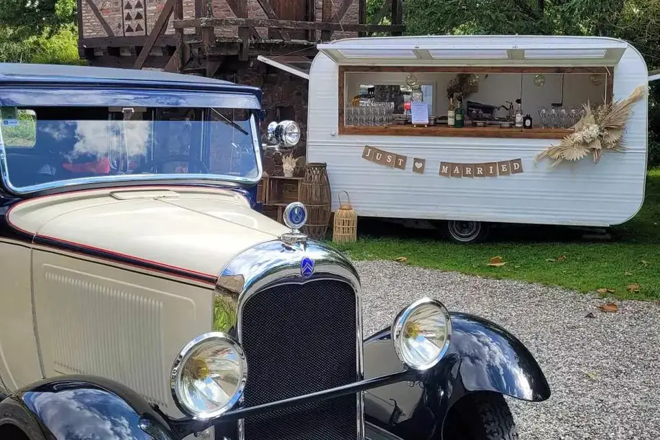 Drink truck Louise Nomad Bar à un mariage en Alsace et voiture de collection